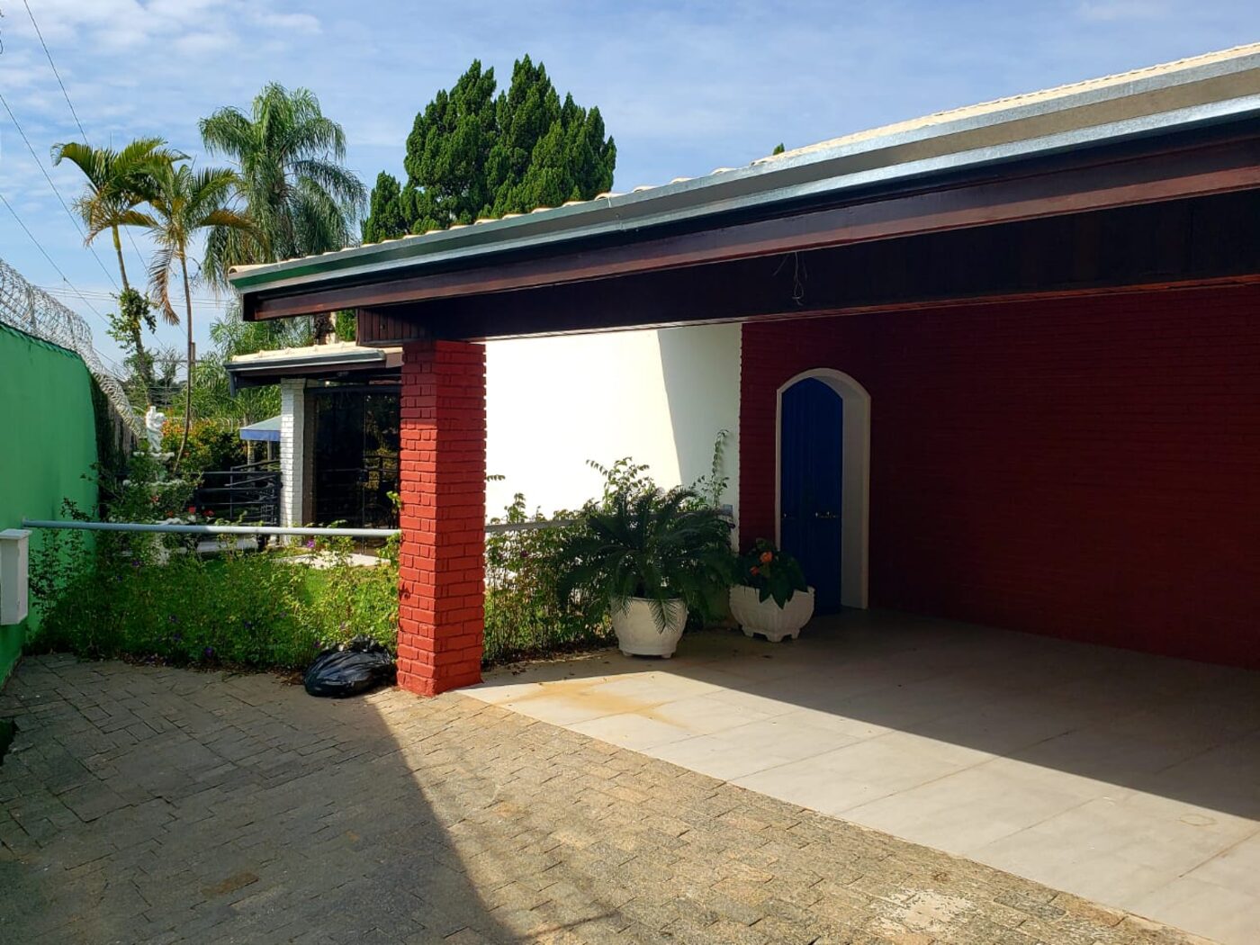Fachada e entrada da Amor de Vó